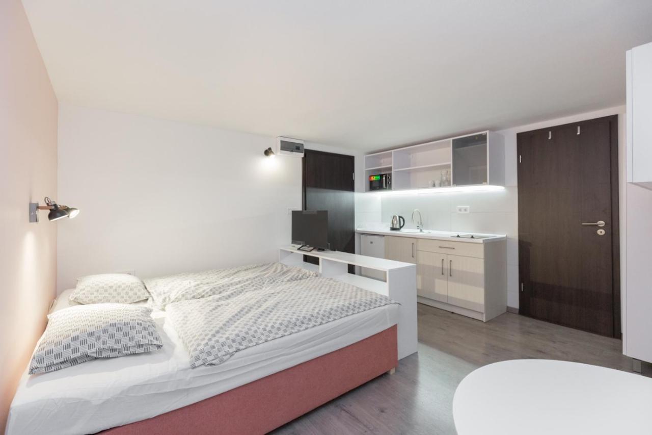 Minimalist Styled Tiny Ap @new York Cafe Apartment *